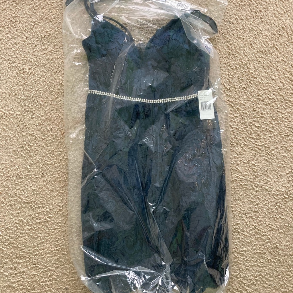 NEW (UNUSED) WOMENS DRESS: NAVY, SIZE 3 HOCO/PARTY - Picture 2 of 8